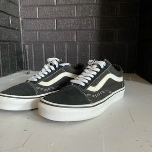 WOMENS VANS SHOES SIZE 8